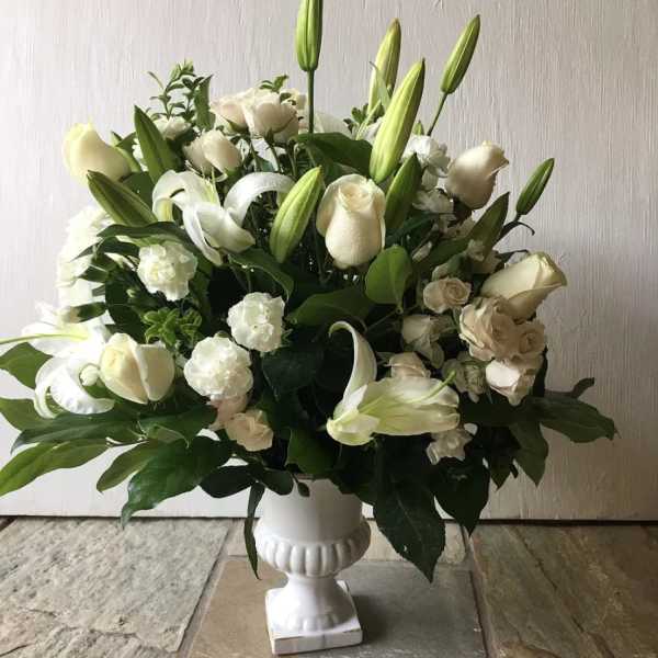 #47 CLASSIC WHITE BEAUTY BOUQUET