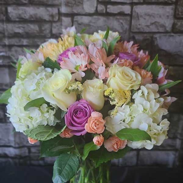 Mixed pastel bouquet in a clear glass vase