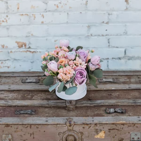 Small pastel bouquet in a white round box