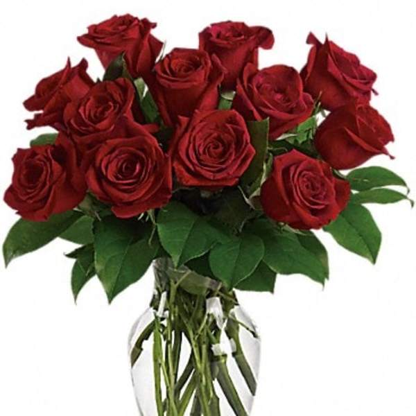 Bouquet of red roses in a clear glass vase