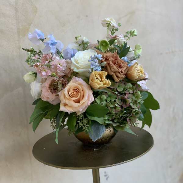 Mixed pastel bouquet in a low gold bowl vase
