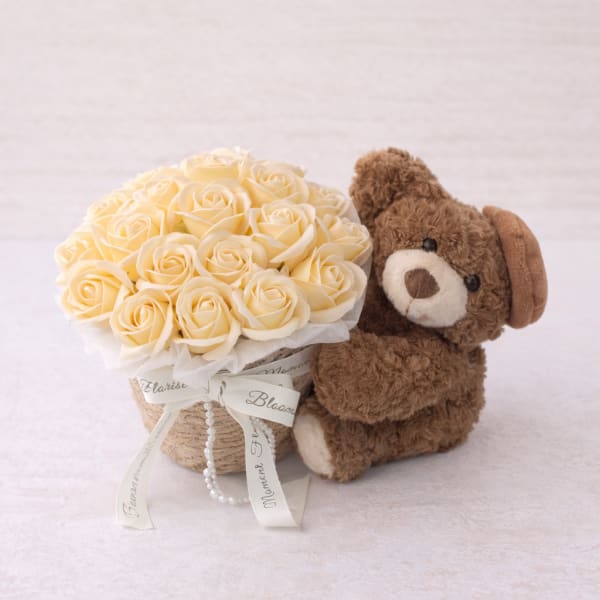 [SOAP FLOWER]Cream roses and teddy bear arrangement