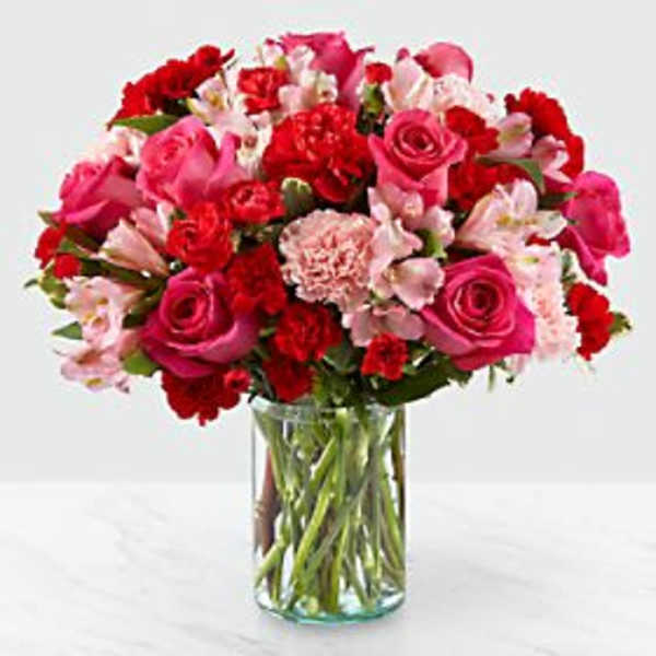 Pink and red mixed bouquet in a clear glass vase