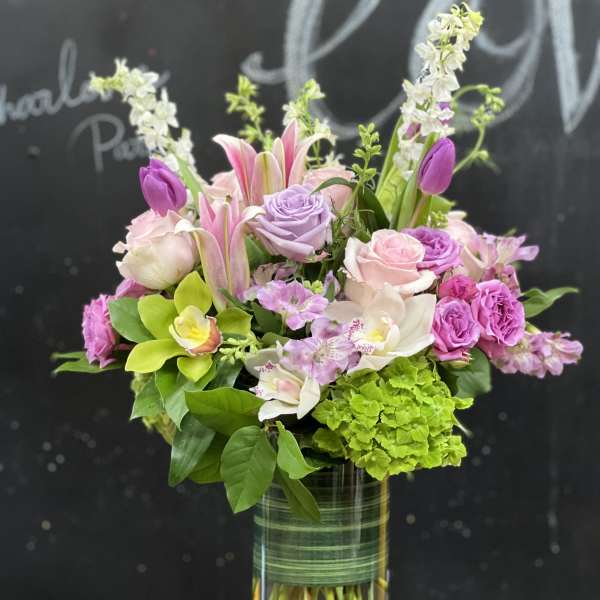 Mixed pink and lavender bouquet in a clear glass vase