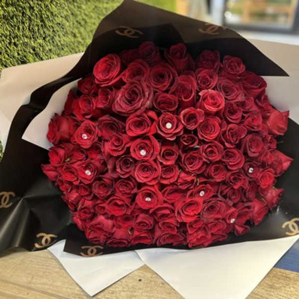 100 Roses of LOVE