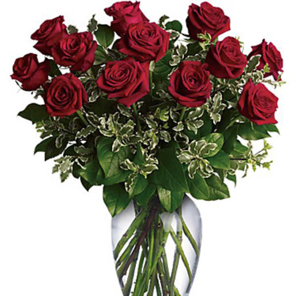 Bouquet of red roses in a clear glass vase