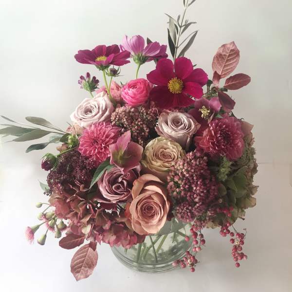 Pink and peach mixed bouquet in a clear glass vase