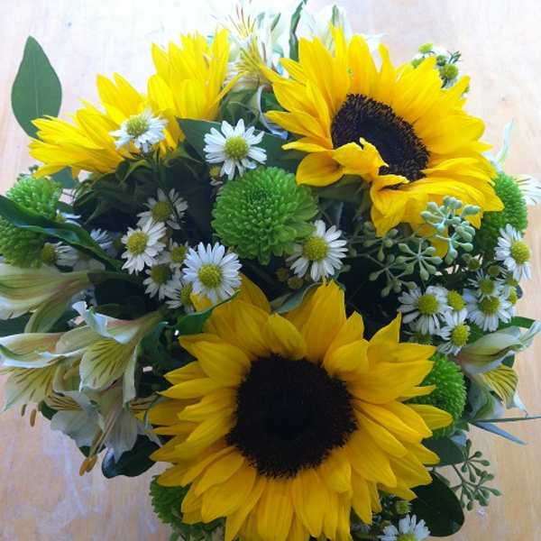 Bouquet of yellow sunflowers and small white daisies