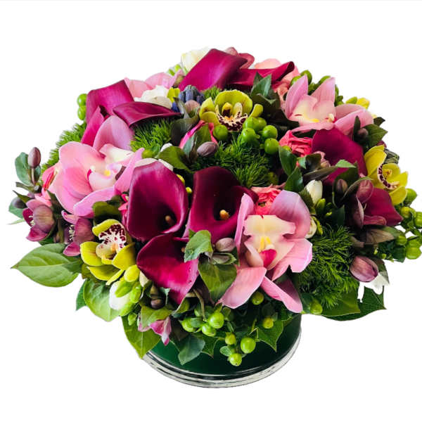 Bouquet of pink calla lilies and orchids in a glass vase