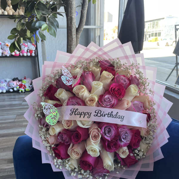 Pink and white rose bouquet with a Happy Birthday ribbon