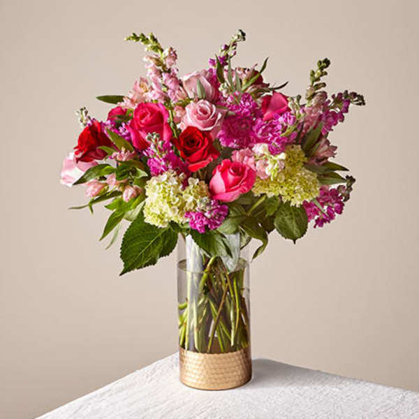 Pink and red mixed bouquet in a clear glass vase