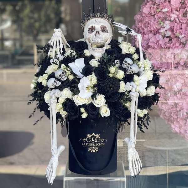 Engaged Queen skeleton
