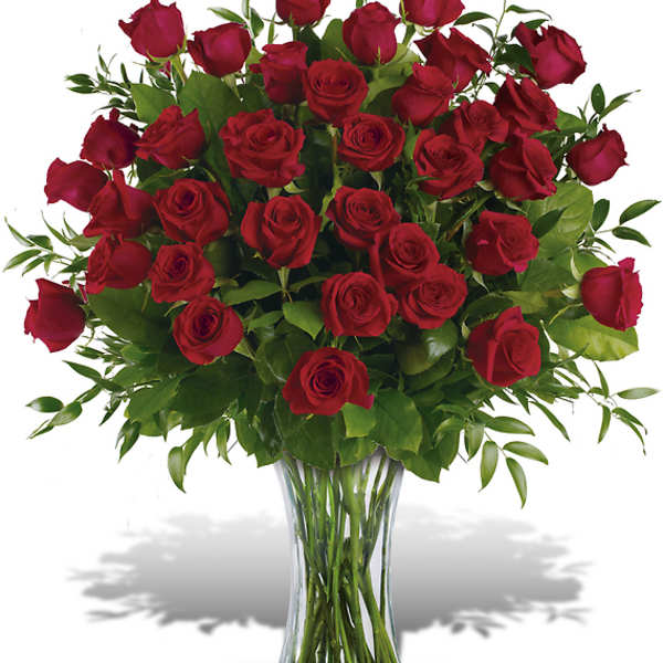 Bouquet of red roses in a clear glass vase