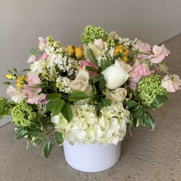 Mixed pastel bouquet in a white round box