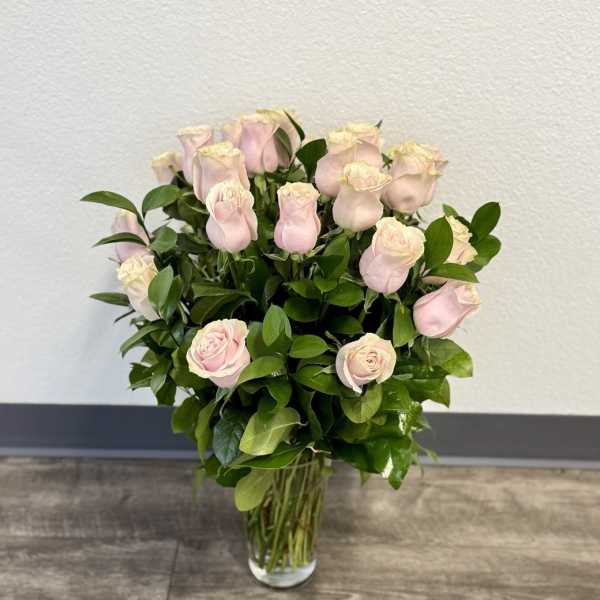 Bouquet of pale pink roses in a clear glass vase