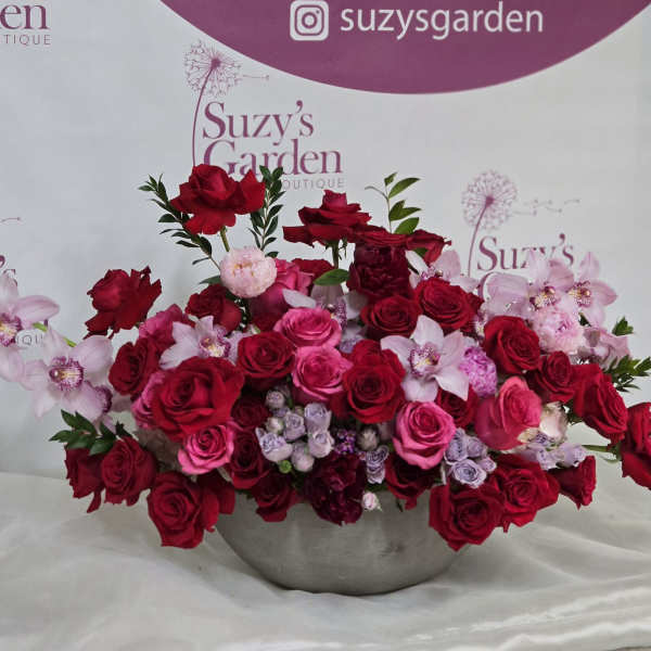 Gorgeous Ceramic Vase Arrangement