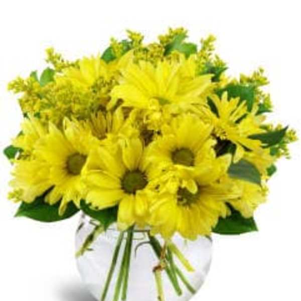 Yellow daisy bouquet in a clear glass vase