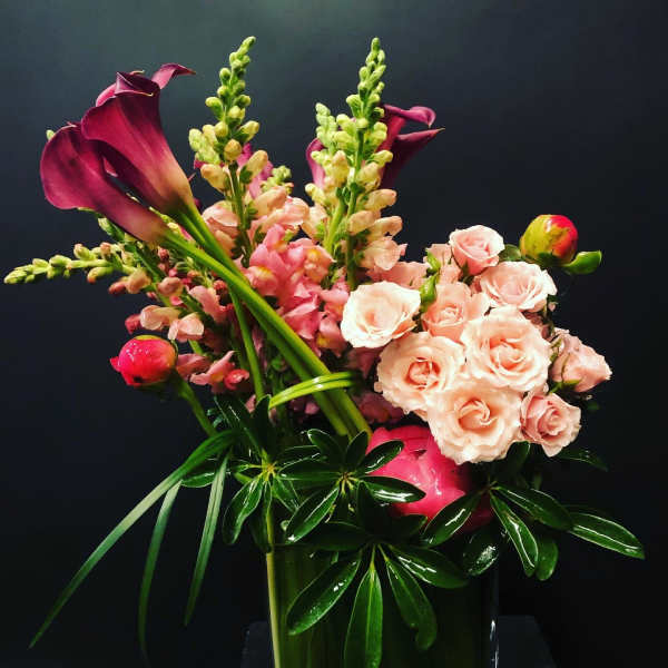 Bouquet with pink calla lilies, peach roses, and snapdragons