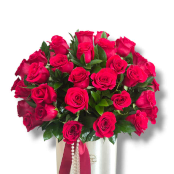 Bouquet of red roses in a white hatbox with a ribbon
