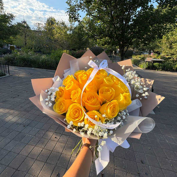 24 yellow roses bouquet