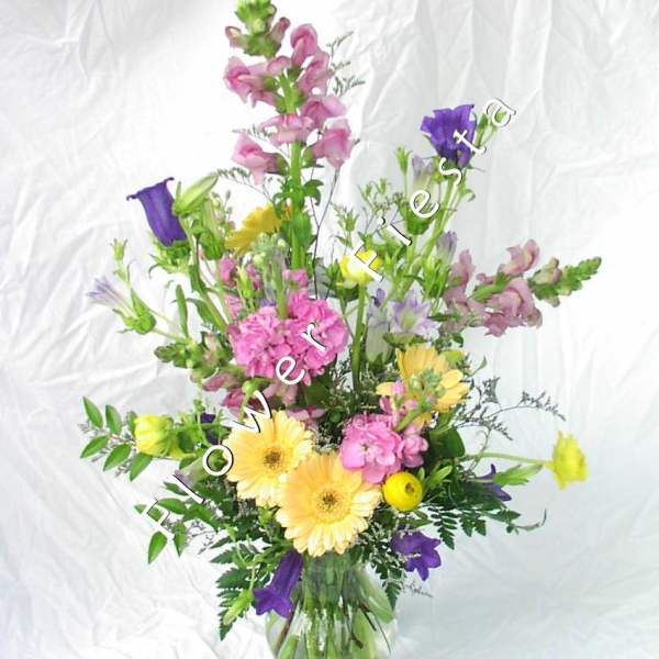 Pastel mixed spring flowers