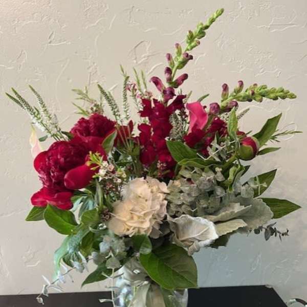 Bouquet of red and white flowers in a glass vase