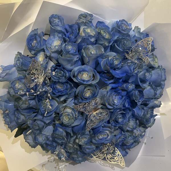 Buchon bouquet of 100 blue roses