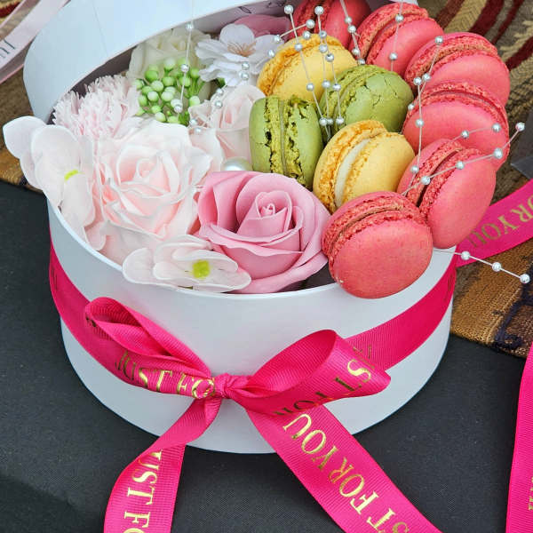The beautiful flowers with macarons