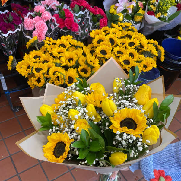Beautiful 5 Stem Sunflower Bouquet with Fillers =))