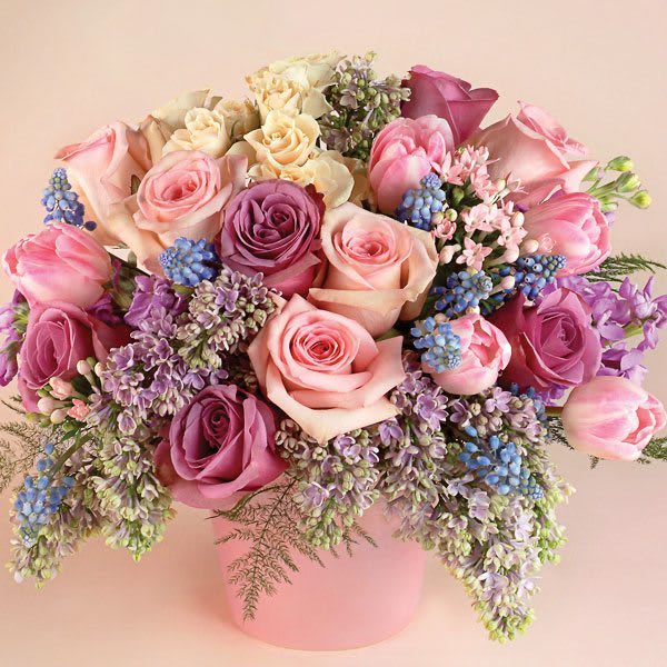 Pink and lavender rose bouquet in a pink box