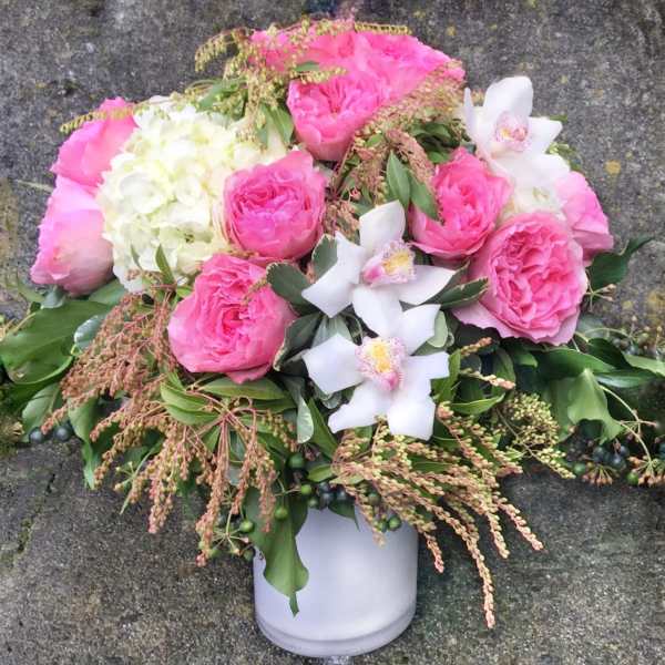 One Dozen Signature Pink Roses