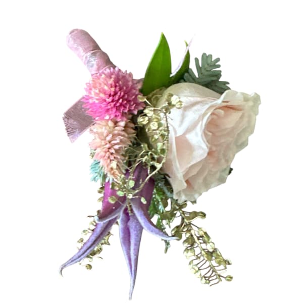 Small boutonniere with a pale rose and pink-purple flowers