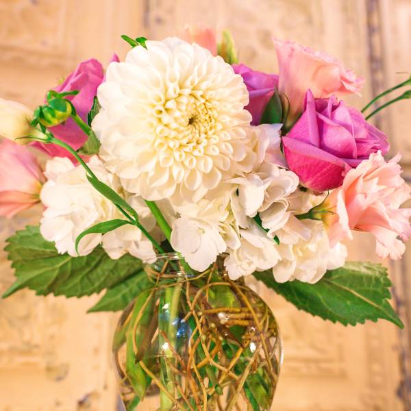 Bouquet of white and pink flowers in a clear glass vase