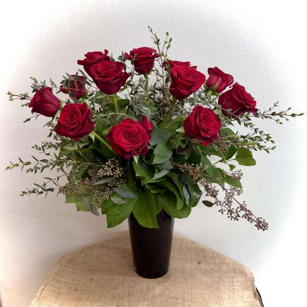 Bouquet of red roses in a dark vase
