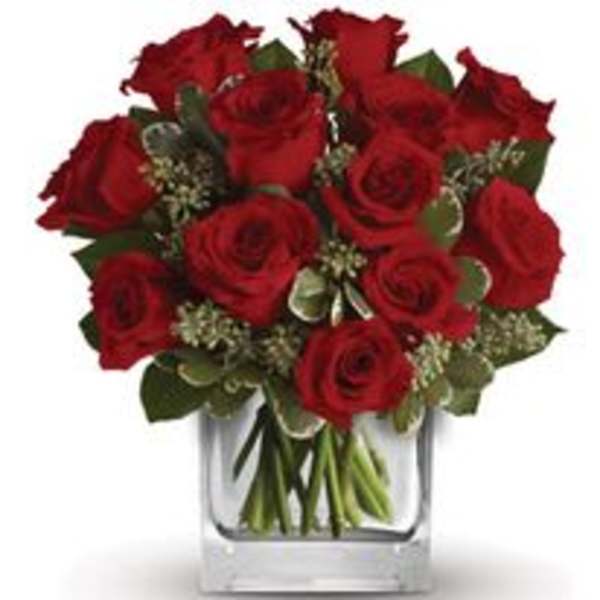 Bouquet of red roses in a clear glass vase