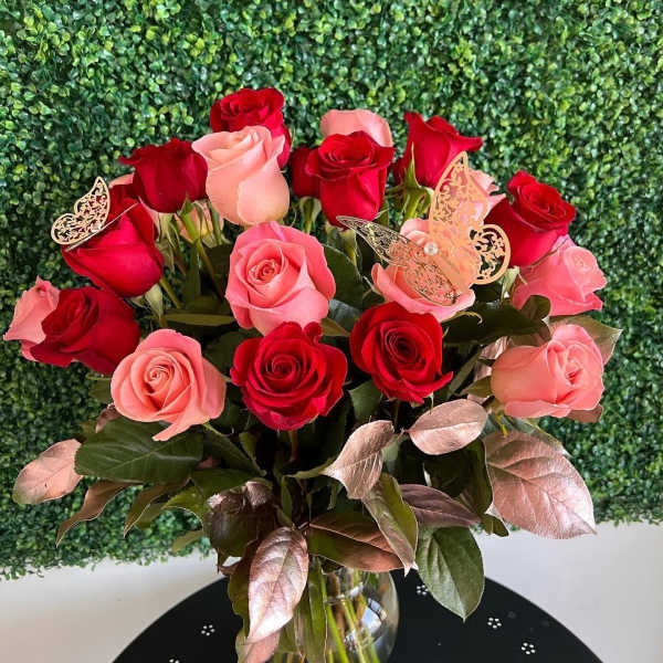 Bouquet of red and pink roses in a glass vase
