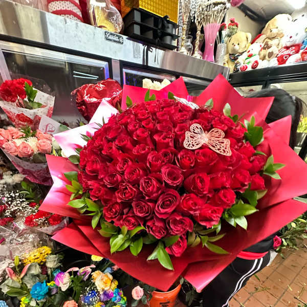 100 Rose bouquet!!