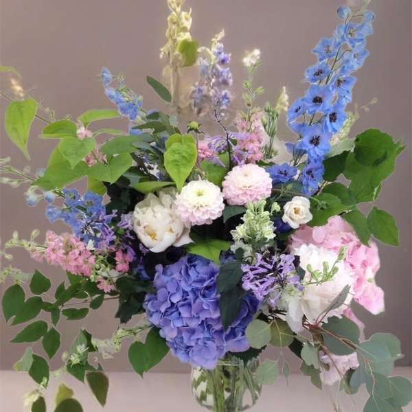 Mixed pastel flower arrangement in a clear glass vase