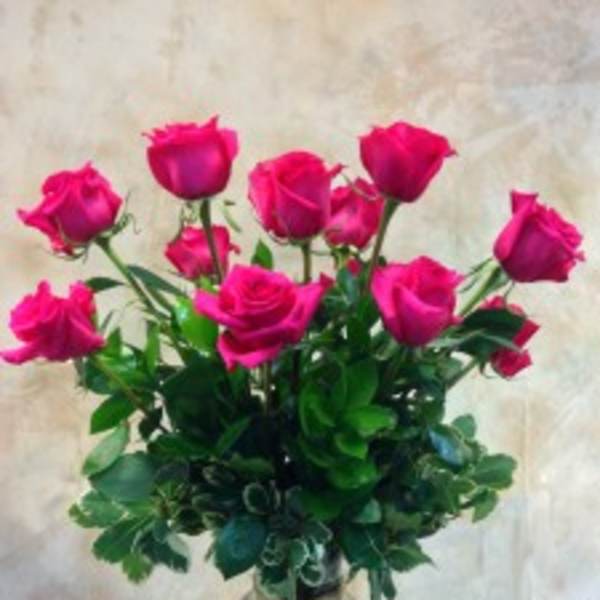 Bouquet of hot pink roses in a clear glass vase