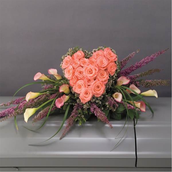 Heart-shaped bouquet of peach roses with pink calla lilies