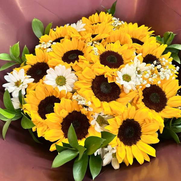 15 Stem Beautiful Sunflower With Variable Fillers Bouquet