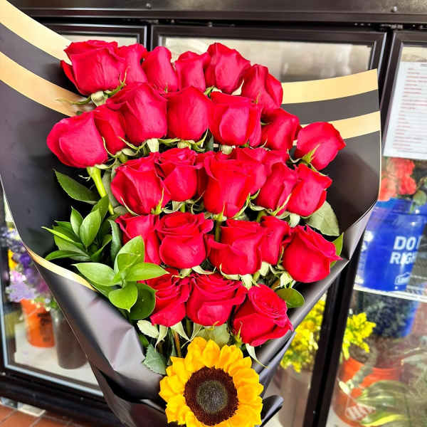 ONE OF A KIND SEXY VERTICAL 27 RED ROSE BOUQUET