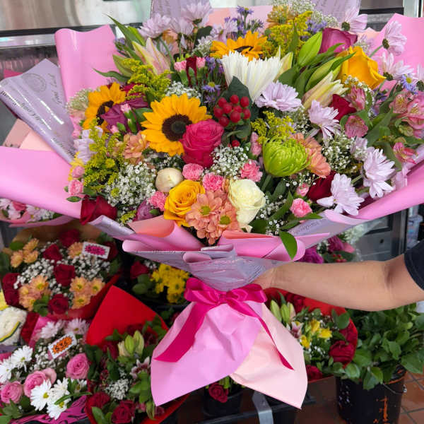 Grand Jumbo Mix Flowers Bouquet