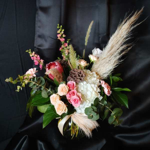 Mixed bouquet in a black vase with pink and white flowers