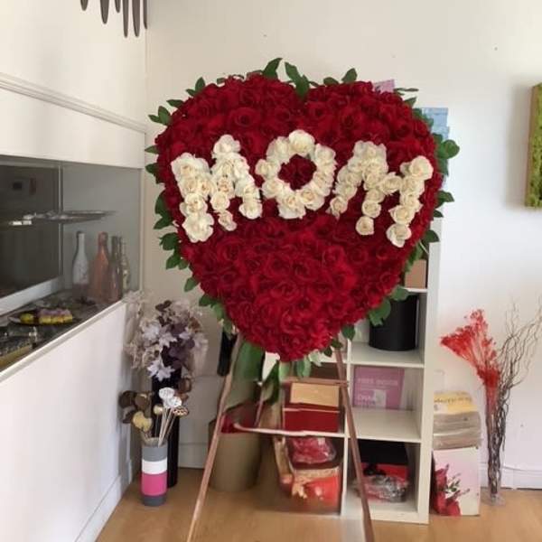 "MOM" Heart-Shaped Funeral Tribute