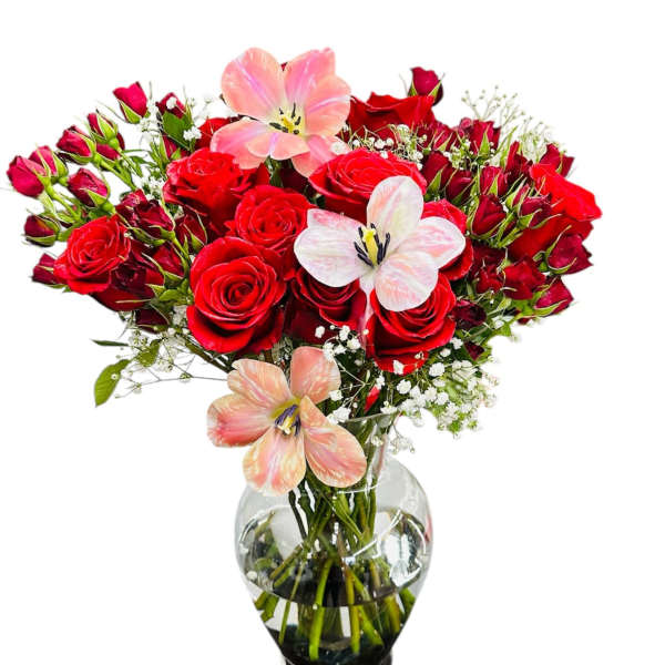 Red roses and pink lilies in a clear glass vase