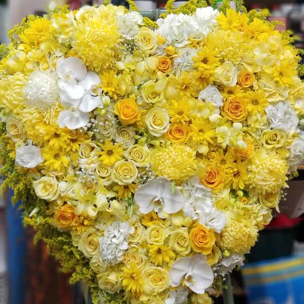 Heart-shaped bouquet of yellow and white flowers