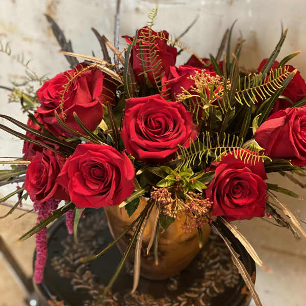 Bouquet of red roses in a gold vase