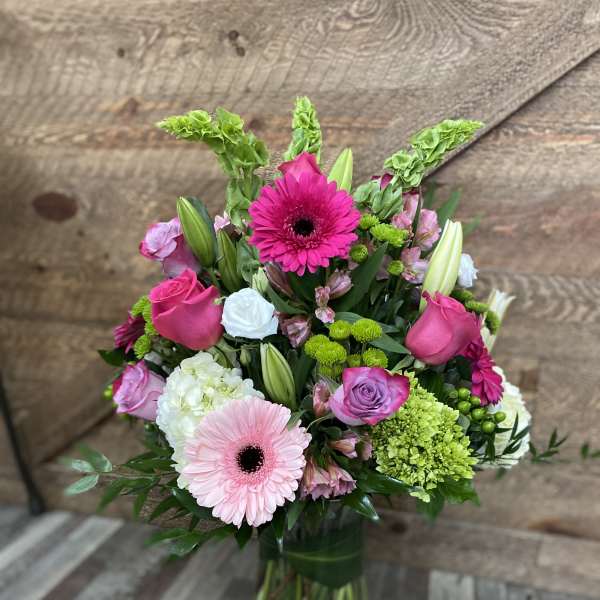 Bouquet of pink and white flowers in a glass vase