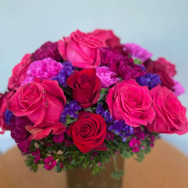 Bouquet of pink and red roses in a vase